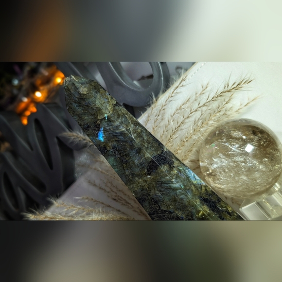 Labradorite Flash Crystal Tower (chipped tip) - Picture 4 of 16